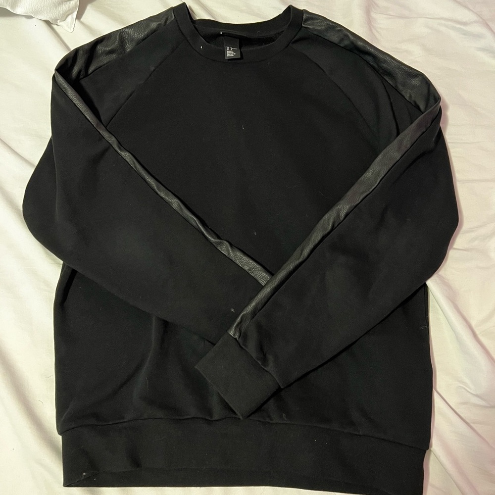 Black sweatshirt